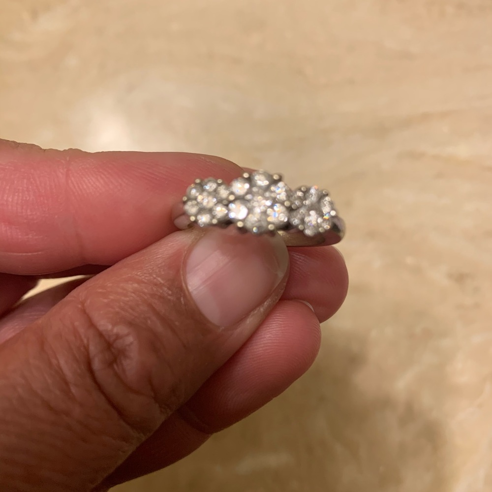 White gold 2 carat diamond ring